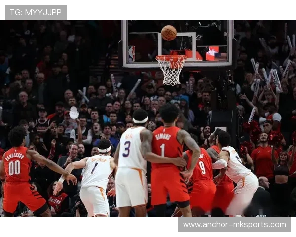 艾顿开拓者篮板表现亮眼，助力球队逆袭取胜