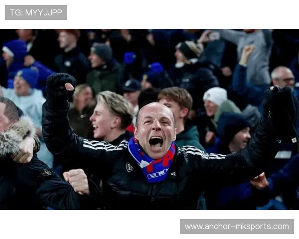 拉菲尼亚精彩拦截抢断助力球队防守反击